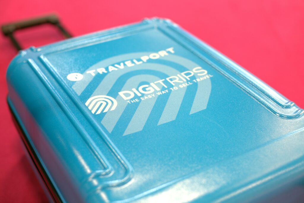 Co-branded cabin luggage, Travelport and DIGITRIPS